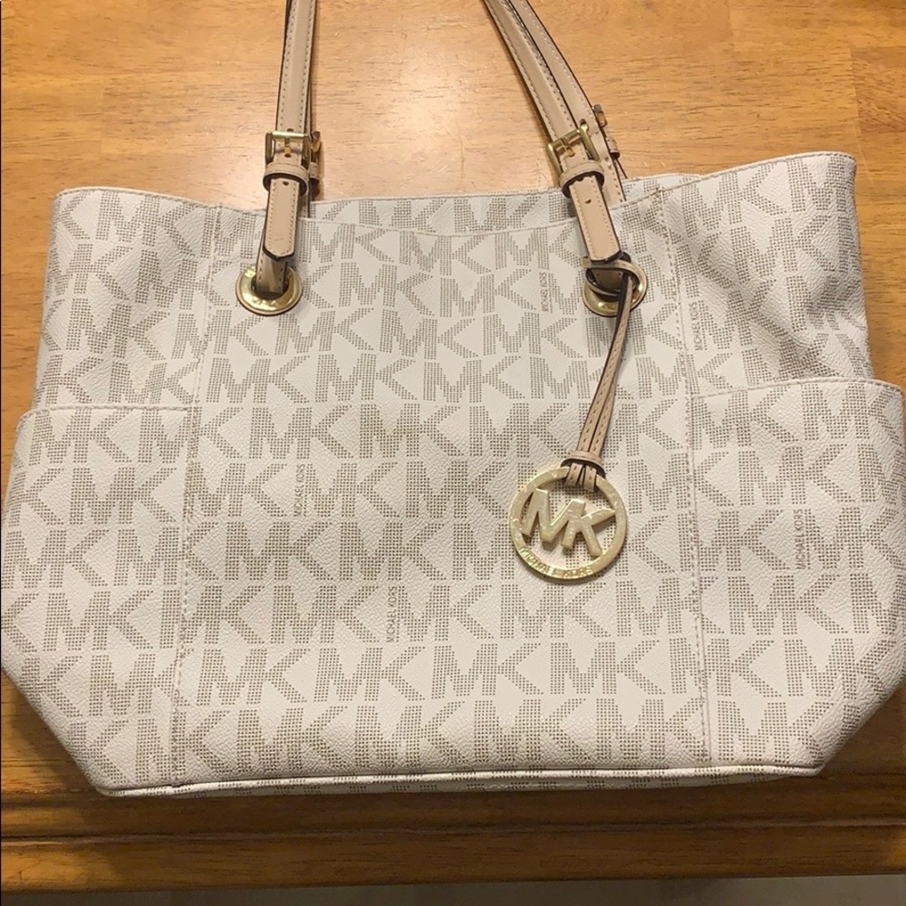 AUTHENIC LIKE NEW Michael Kors Purse